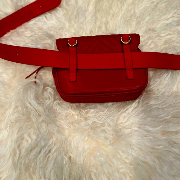 Zara Butter leather Red Crossbody belt bag  with Gold Lion heads. - Picture 2 of 3